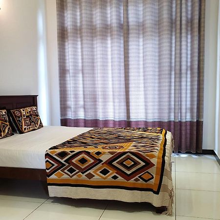 Surf'N Lanka - Surf School Hotel Уелигама Екстериор снимка