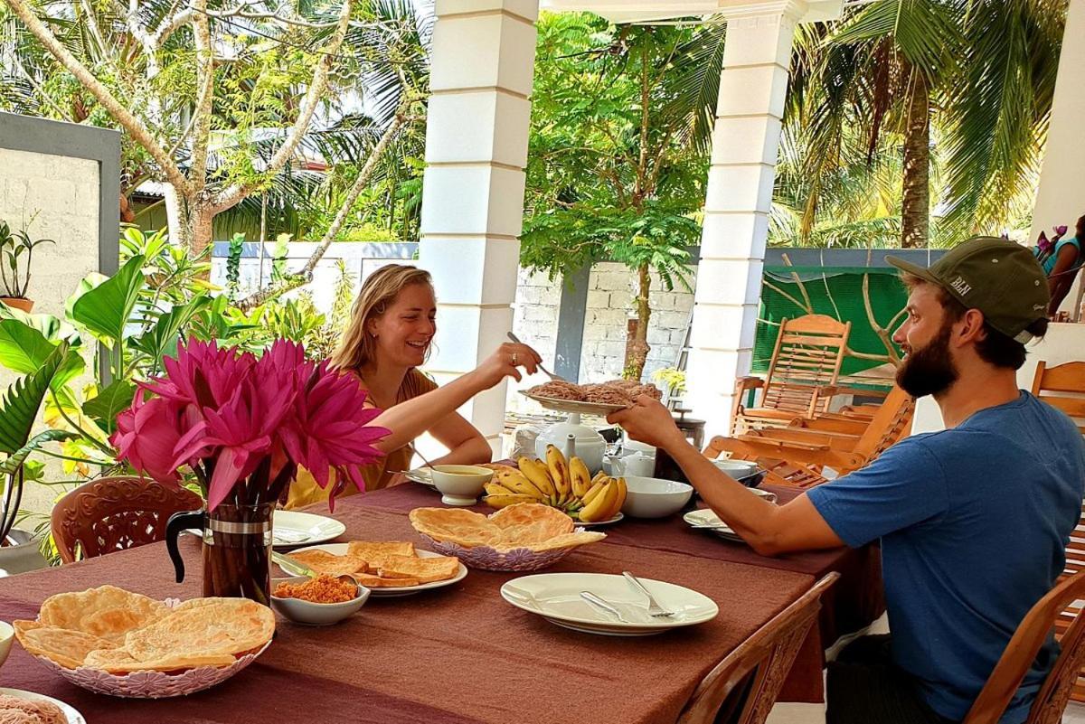 Surf'N Lanka - Surf School Hotel Уелигама Екстериор снимка