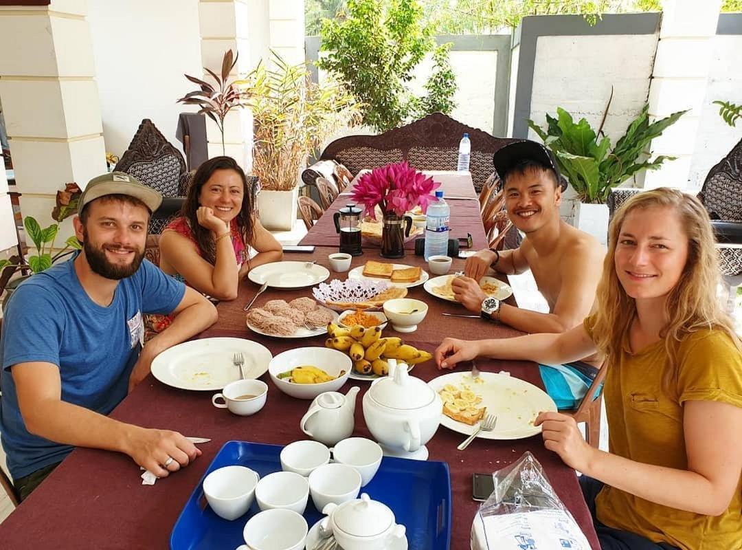 Surf'N Lanka - Surf School Hotel Уелигама Екстериор снимка