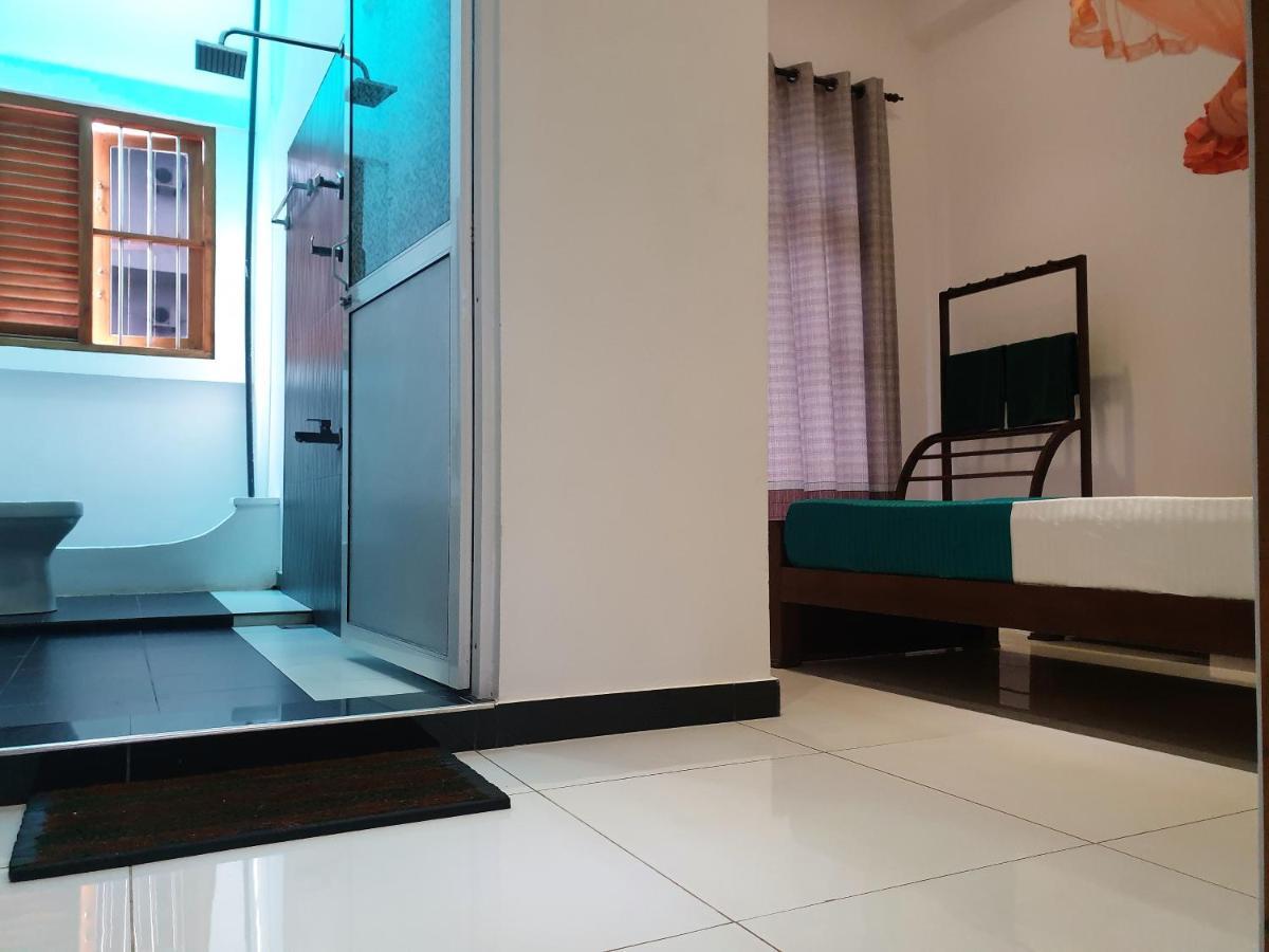 Surf'N Lanka - Surf School Hotel Уелигама Екстериор снимка