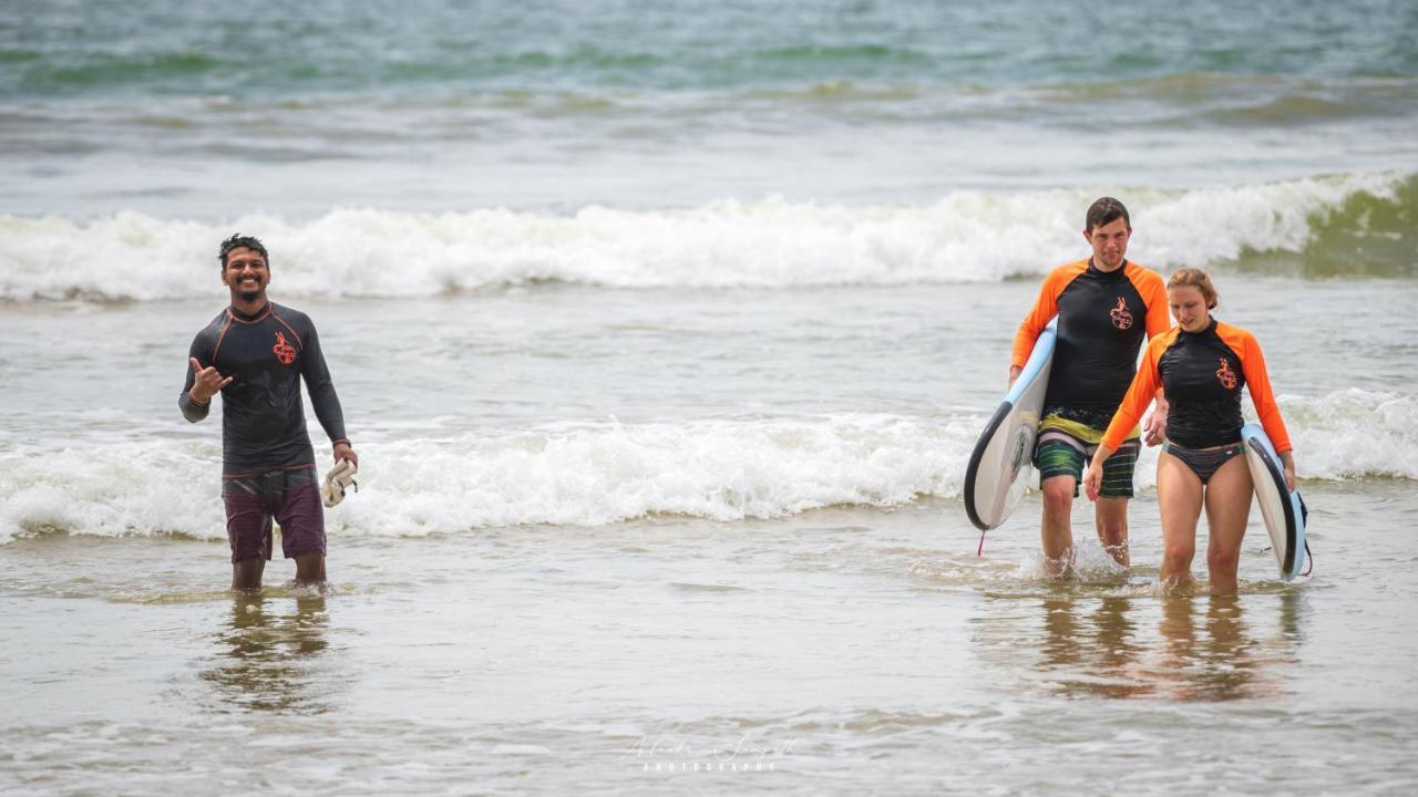 Surf'N Lanka - Surf School Hotel Уелигама Екстериор снимка